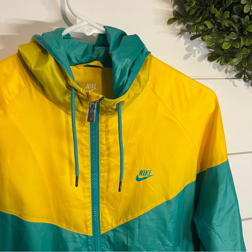 Nike Windrunner Women's Jacket - image 2